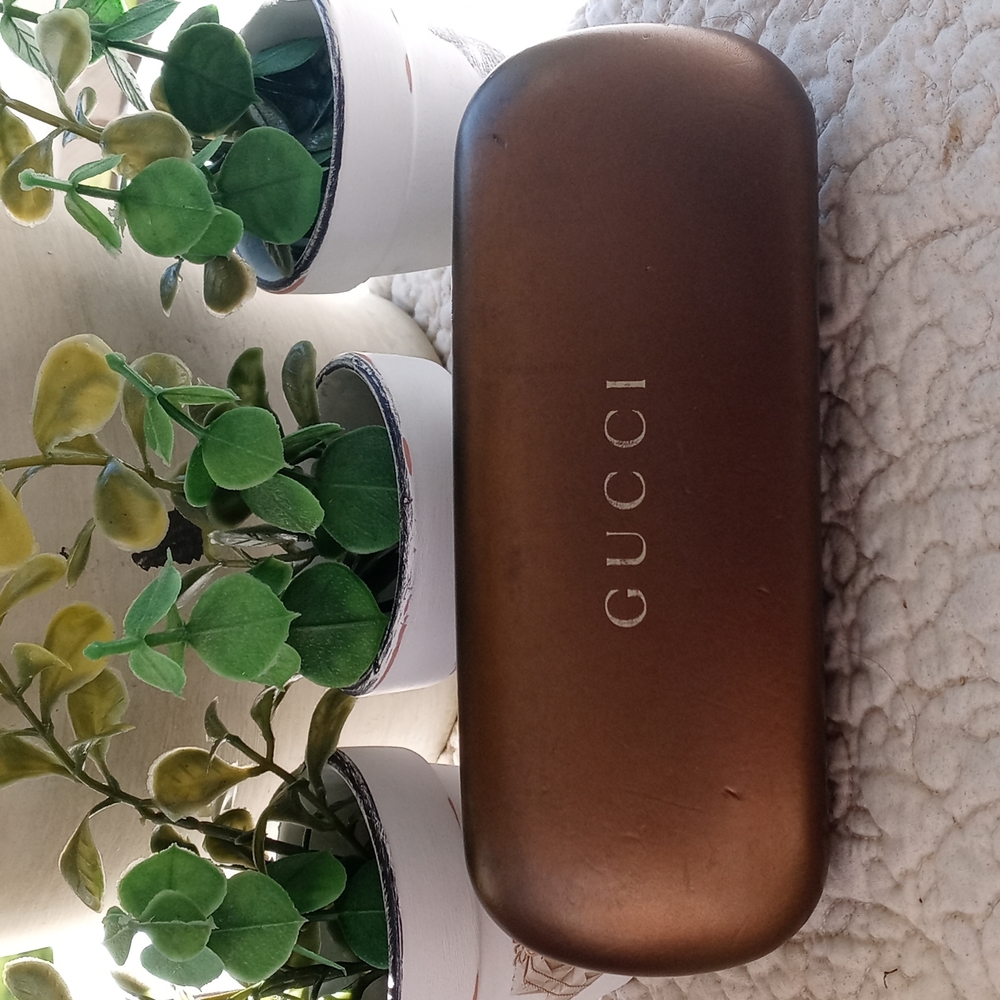 GUCCI GOLD  EYE GLASS HARDCASE